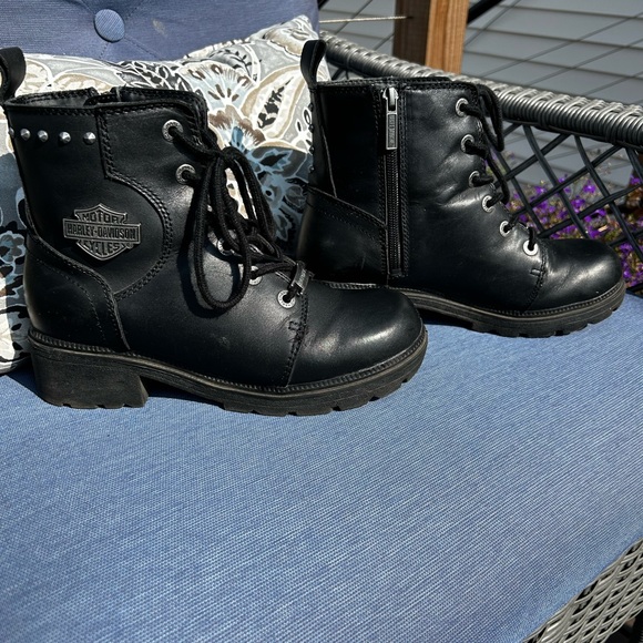 Harley Davidson woman’s riding black boots with zip up side/tie up middle. S:7.5 - Picture 2 of 12